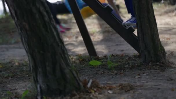 Parque infantil cheio na festa de aniversário — Vídeo de Stock