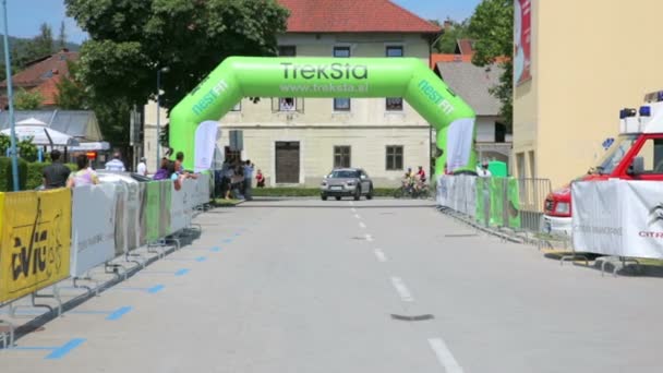 Cyclistes en compétition en Slovénie — Video