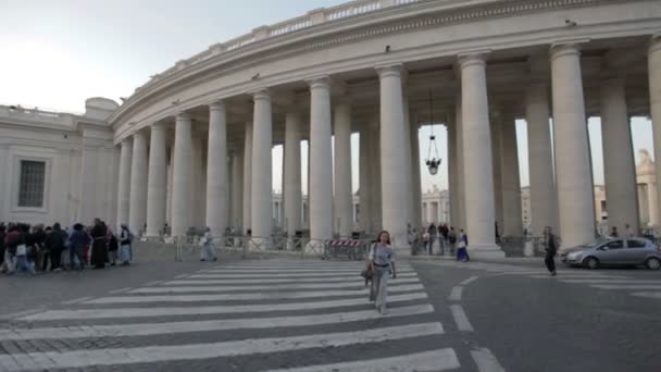 Zwiedzanie St. Peter's Basilica w Watykanie — Wideo stockowe