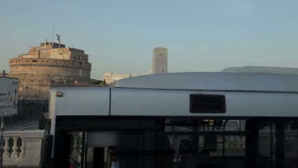 Выдающийся мост Понте-Сант-Анджело — стоковое видео