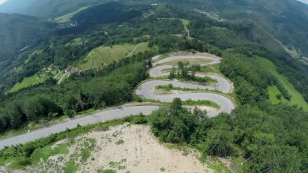 Estrada de passagem de montanha na Eslovénia — Vídeo de Stock