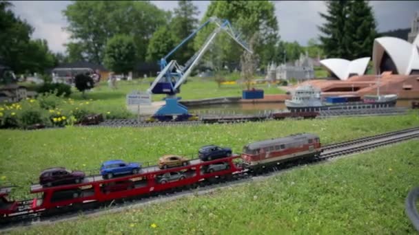 Locomotive loaded with cars — Stock Video