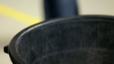 İkinci el araç silecekler çöpe vardır