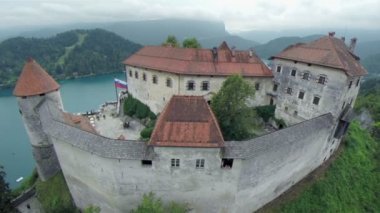 Bir yağmurlu günde eski kale