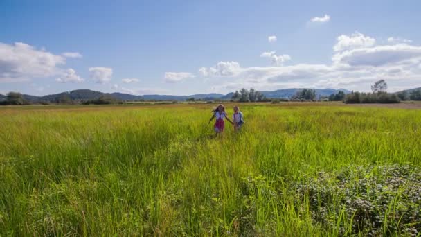 Two young kids running to the camera — Stock Video