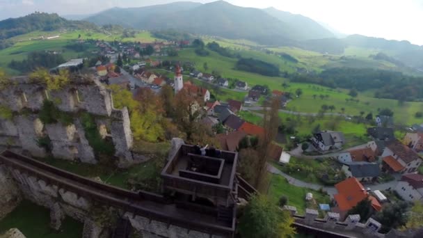 Castillo medieval con una hermosa vista — Vídeo de stock