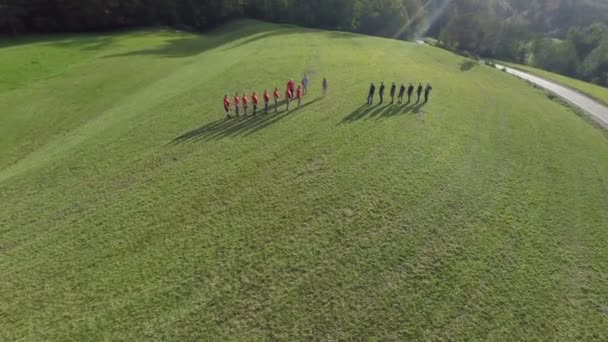 Se préparer à commencer la guerre des remorqueurs — Video