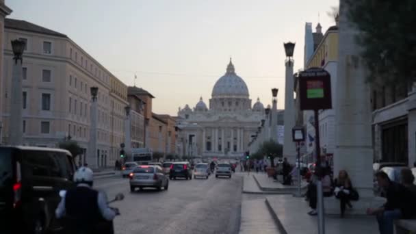 Calle principal de Roma que conduce a la Basílica de San Pedro — Vídeos de Stock