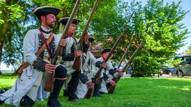 L'armée française se lève contre les tirs — Video