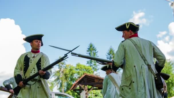 British soldiers in the battle with bayonets — Stock Video