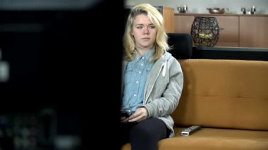 Kızlar çay içmek hazırlanıyor