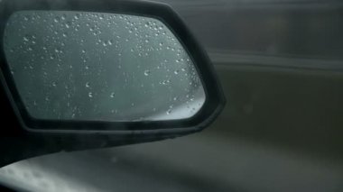 Sisli bir günde bir otoyolda sürüş