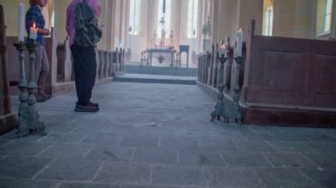 Hıristiyanlar kilise takdim