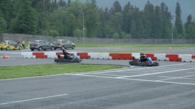 Yarış pisti sepeti rekabet