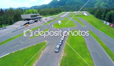 Eğitim araba için kullanılan bir kırsal üzerinde asfalt kursları