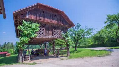 Harika bir konuma Çift Kişilik saman-raf