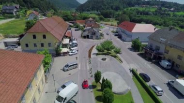 eski bir şehir etrafında sürüş araba