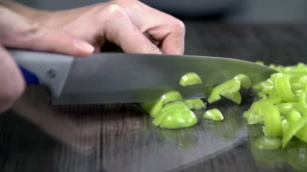 Woman Cutting up the vegetables — Stock Video