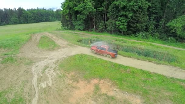 Pick-up driver who is waiting for mark to start for off road driving — Stock Video