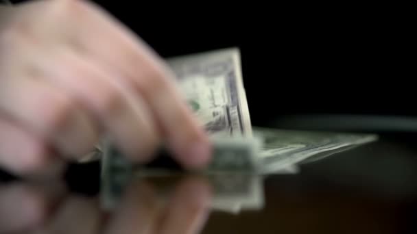Holky drží dolarové bankovky — Stock video