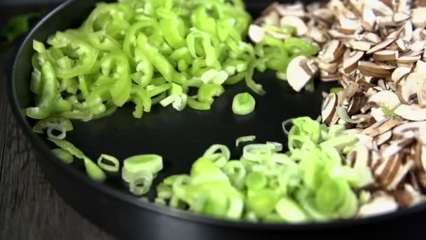 Preparing the vegetables for  pizza — Stock Video