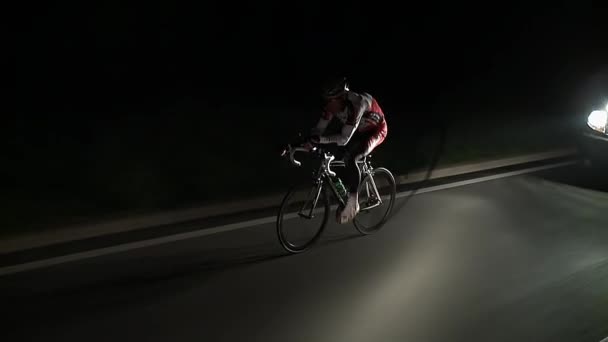 Course cycliste à travers la Slovénie . — Video