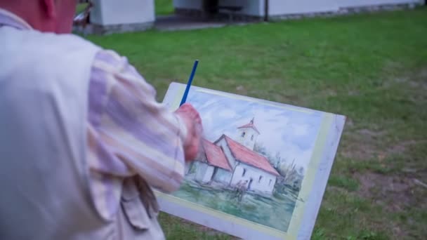 An artist is adding a few last touches to the picture — Stock Video