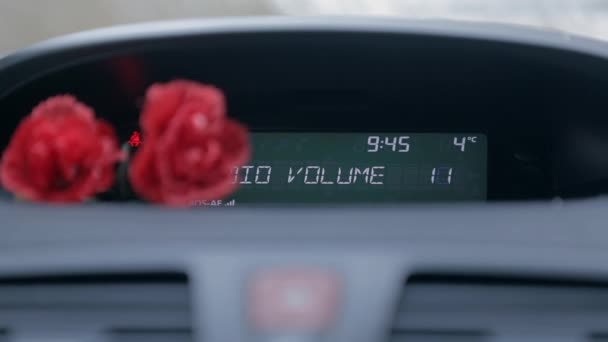 Changer le volume dans la voiture — Video