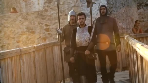 Fiesta medieval en el castillo — Vídeo de stock