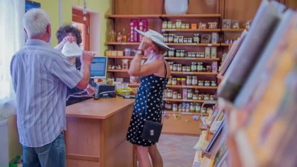 Woman is putting on a beehive face and head protector — Stock Video