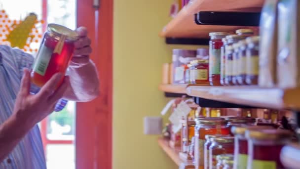 Couple is visiting a store with honey and bee products — Stock Video