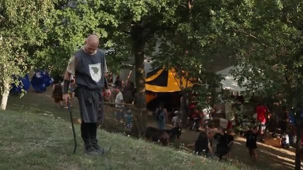 Mittelalterfest im Schloss — Stockvideo