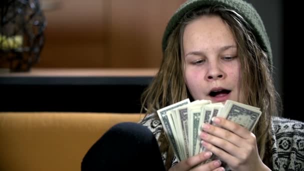 Girl holding  dollar bills — Stock Video