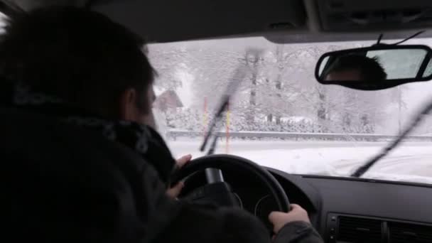 Hombre coche de conducción — Vídeo de stock