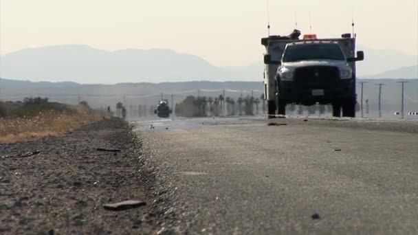 Traffico stradale su vasta autostrada — Video Stock