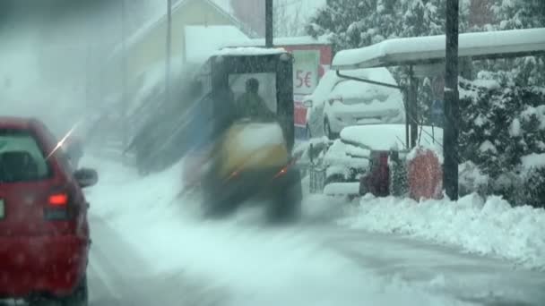 Conducir coche en invierno — Vídeo de stock