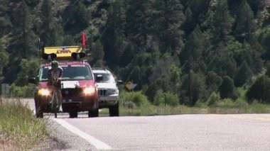  Raam rekabet üzerinde sürme bisikletçi