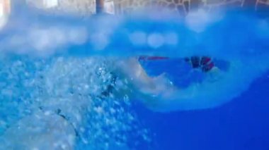 Anne ile çocuk Yüzme Havuzu.