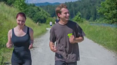 Çalışma sırasında genç bir Bayan SOP