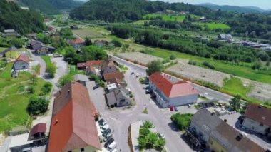 kasabanın içinden araba araba