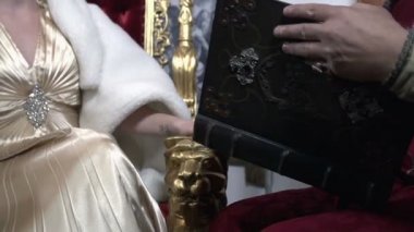 Bilim adamı ziyaret zengin metresi