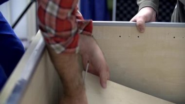 yeni mobilya montaj erkekler