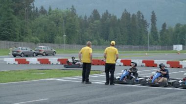 Yarış pisti sepeti rekabet