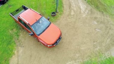 yol mahkeme üzerinde pick-up sürücüsü