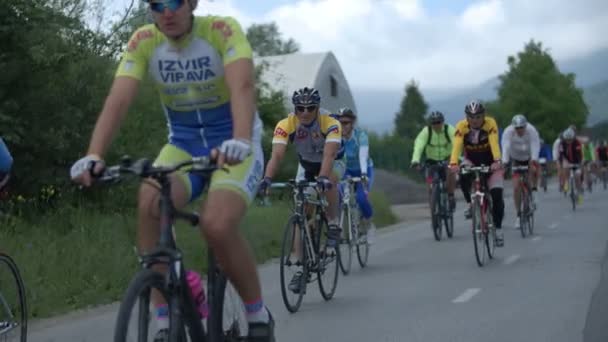 Bisikletçiler Bisiklet Maratonu Slovenya sürme — Stok video