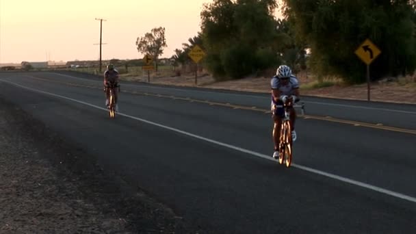 Contestants advancing on  track through America — Stock Video