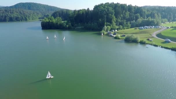 Vista magnífica do lago e suas margens — Vídeo de Stock