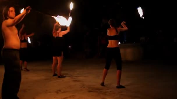 Средневековый фестиваль, огненное шоу — стоковое видео