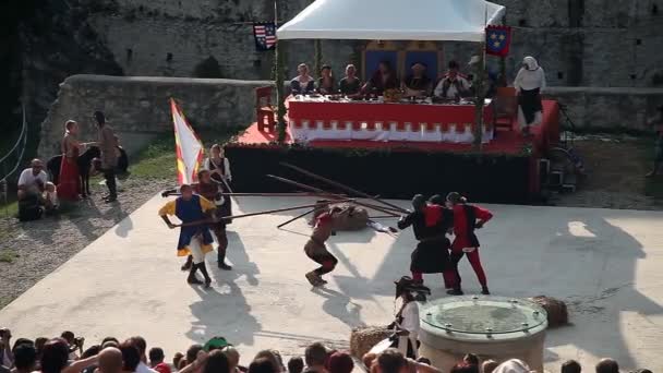 Festiwal z rekonstrukcji walki rycerzy — Wideo stockowe
