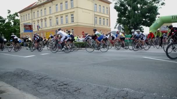 Велосипедисти їзда на велосипеді марафоні у Словенії — стокове відео